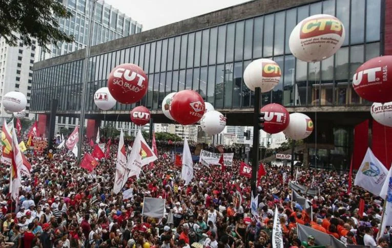 Centrais e movimentos sociais convocam população para ato em defesa da indústria