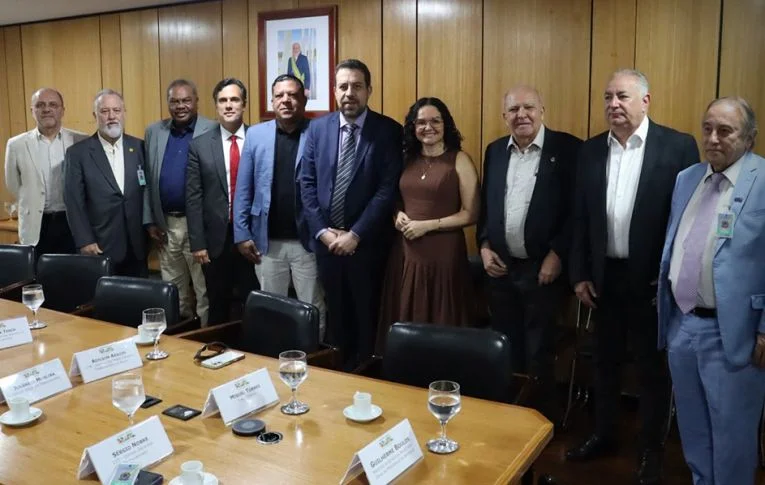 Centrais sindicais se reúnem com ministro Boulos para debater pautas da classe trabalhadora