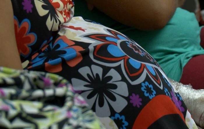Conheça os direitos das grávidas, mães e pais contratados nos regimes CLT e PJ 