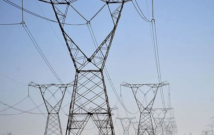 Contas de luz terão aumento de até 36% e "rombo" de R$ 500 bi deixado por Bolsonaro