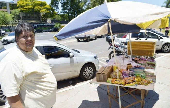 Cresce número de trabalhadores sem direitos - sem carteira e por conta própria