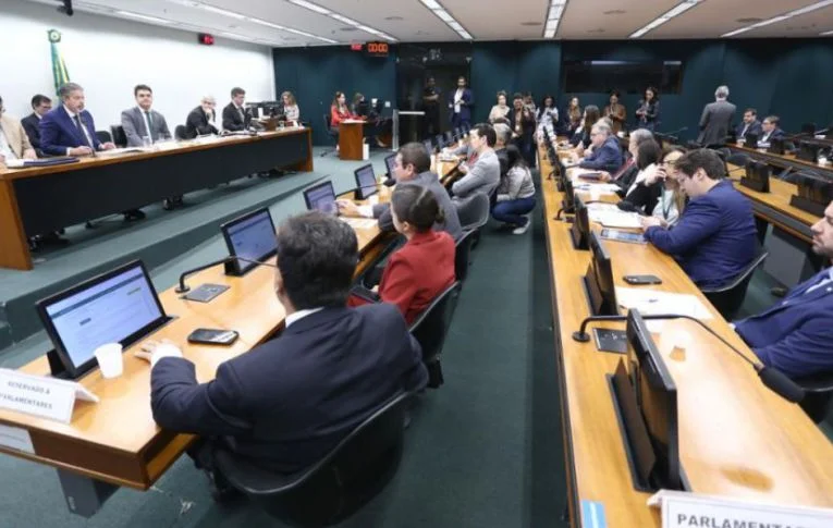 Isenção de IR para quem ganha até R$ 5mil