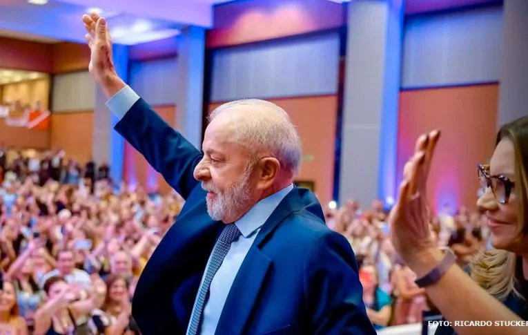 Lula sanciona lei que estende licença-maternidade em caso de internação prolongada