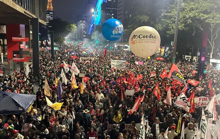 Manifestação para taxar super-ricos transforma-se em ato pela soberania do país