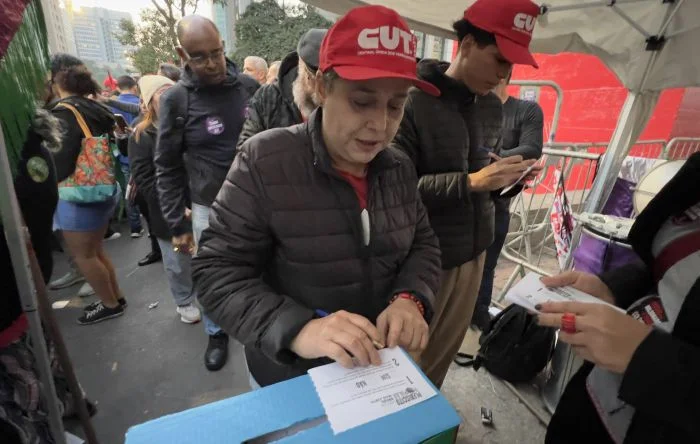 Na reta final, Plebiscito Popular convoca o povo a votar pelo fim da escala 6x1 