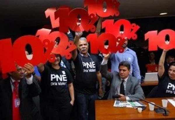 Entidades ligadas à educação cobram aprovação do PNE ainda neste ano