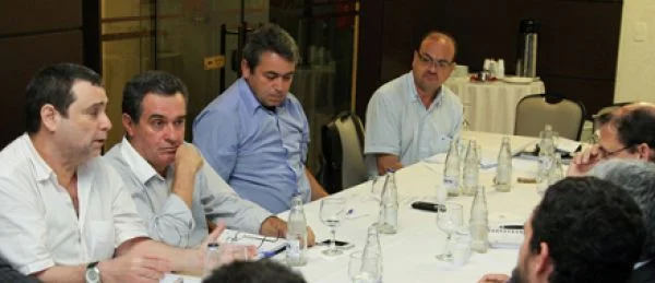 Contraf-CUT cobra melhores condições de trabalho para tesoureiros da Caixa