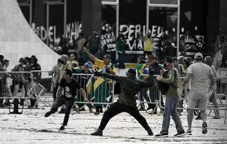 PL do golpe é tentativa de anistiar Bolsonaro e legalizar ataques à democracia, alerta Contraf-CUT