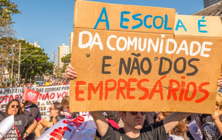 Privatização de escolas é o novo plano de governadores da direita 