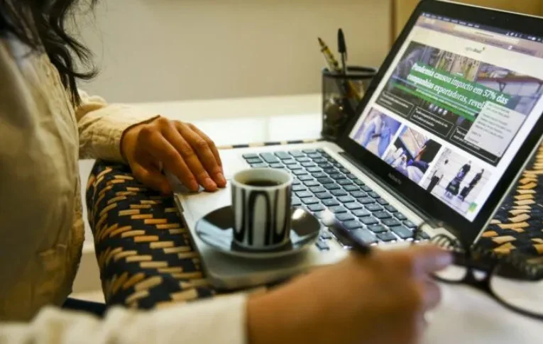 Redução do home office prejudica mulheres que tem mais funções domésticas