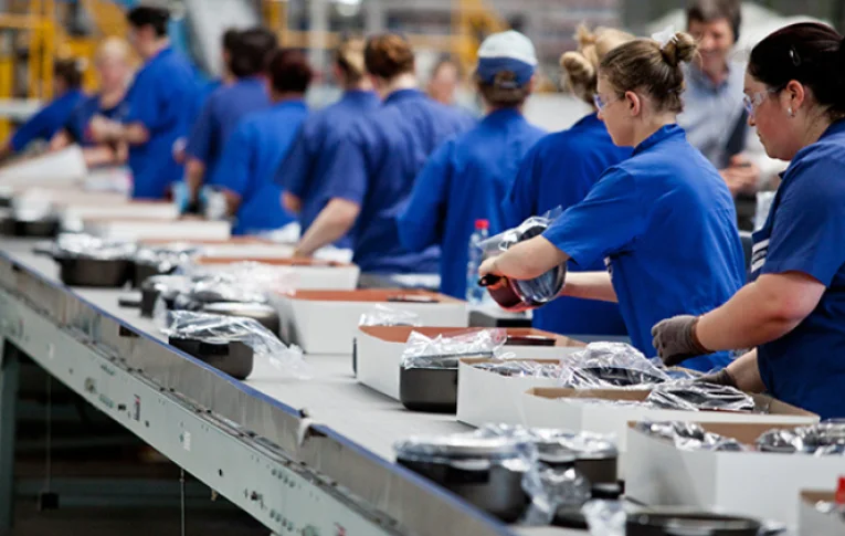 Reduzir jornada de trabalho aumenta a produtividade e dá maior lucro a empresas 