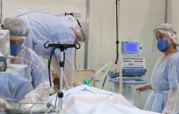 Sem rumo e sem vacina, Brasil chega a 200 mil vidas perdidas pela Covid-19