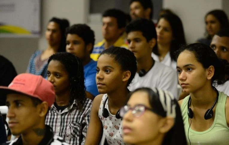 Sindicalistas repudiam MP de Bolsonaro que retira direitos trabalhistas de mulheres e jovens
