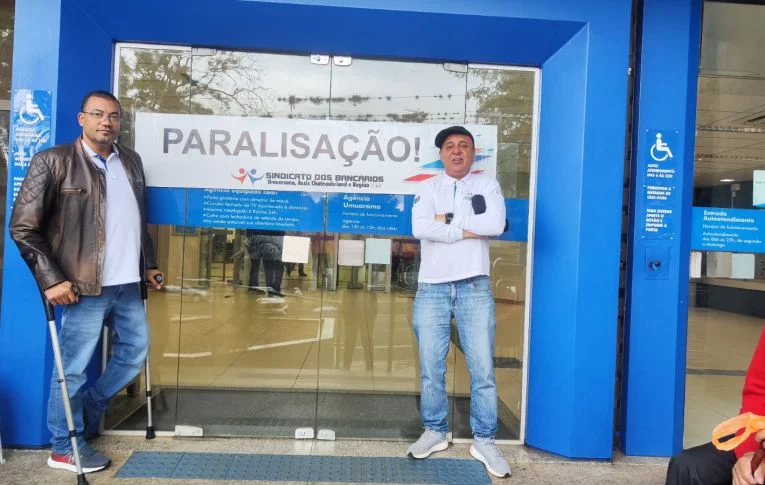 Sindicato dos Bancários promovem paralisação em agências da Caixa em Umuarama