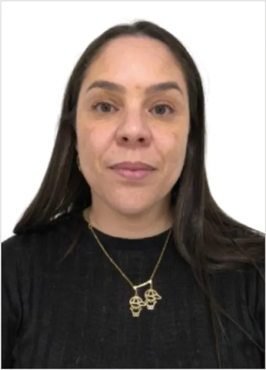 Alessandra M. Espínola
