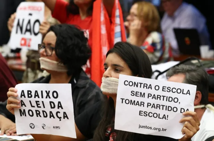 STF derruba lei do Escola Sem Partido no Paraná após ação movida pela CNTE 