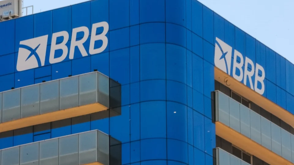 Justiça bloqueia ações do BRB de investigados no caso Banco Master