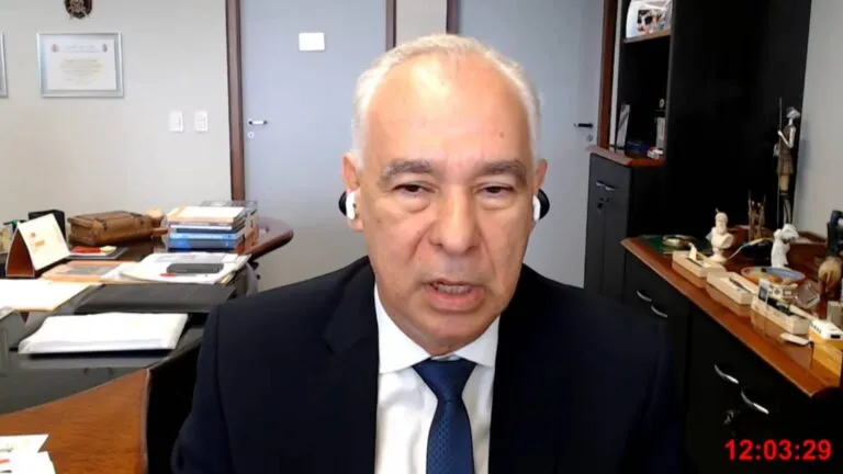 Escala 6×1: É legitimo debater sem alarmismo econômico, diz ministro do TST