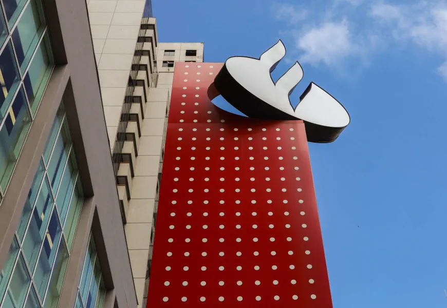 Você se lembra que o Santander queria abrir agências aos sábados?