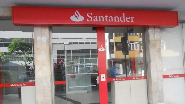 Bancos eliminam 8,9 mil postos em 2025; mulheres são mais afetadas