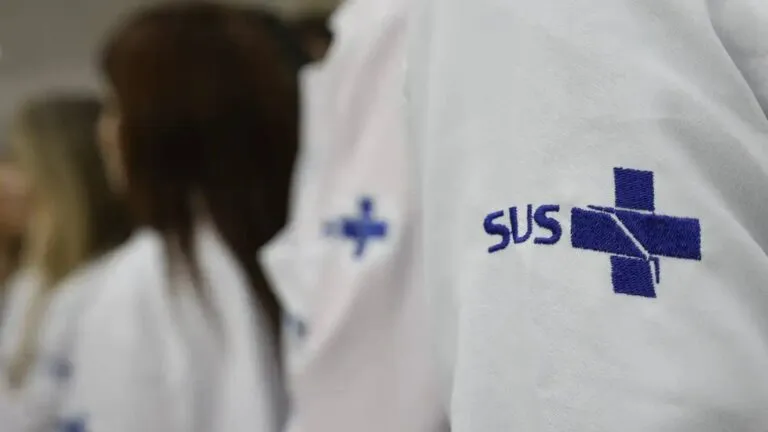 Março Azul: exames para rastrear câncer de intestino triplicam no SUS
