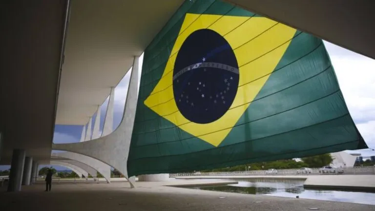 FMI prevê volta do Brasil às 10 maiores economias do mundo