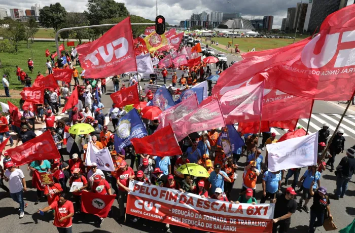 Fim da escala 6X1 acirra o debate no Congresso sobre direitos dos trabalhadores 