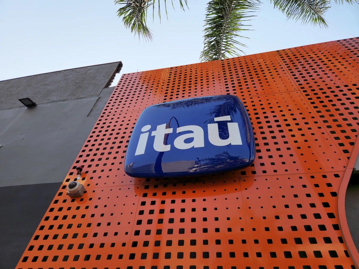 Itaú é condenado a pagar R$ 50 mil e pensão vitalícia por burnout de funcionária